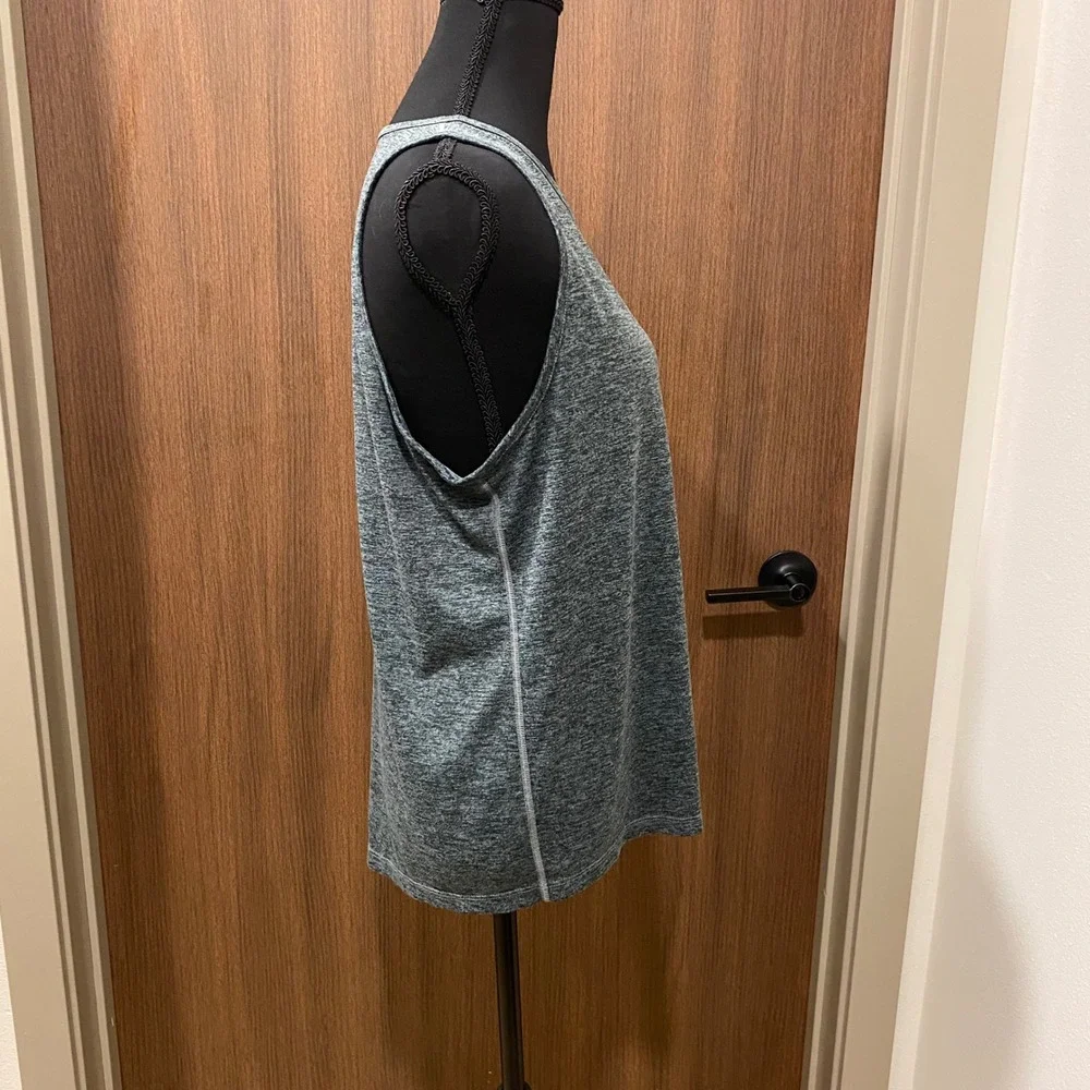 NIKE Dri-Fit Tomboy Tank Size M Gray Heathered Knit Muscle Athletic Sporty